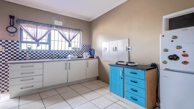6 Bedroom Property for Sale in Kensington Western Cape